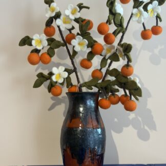vintage: vaas in bruin met oranje